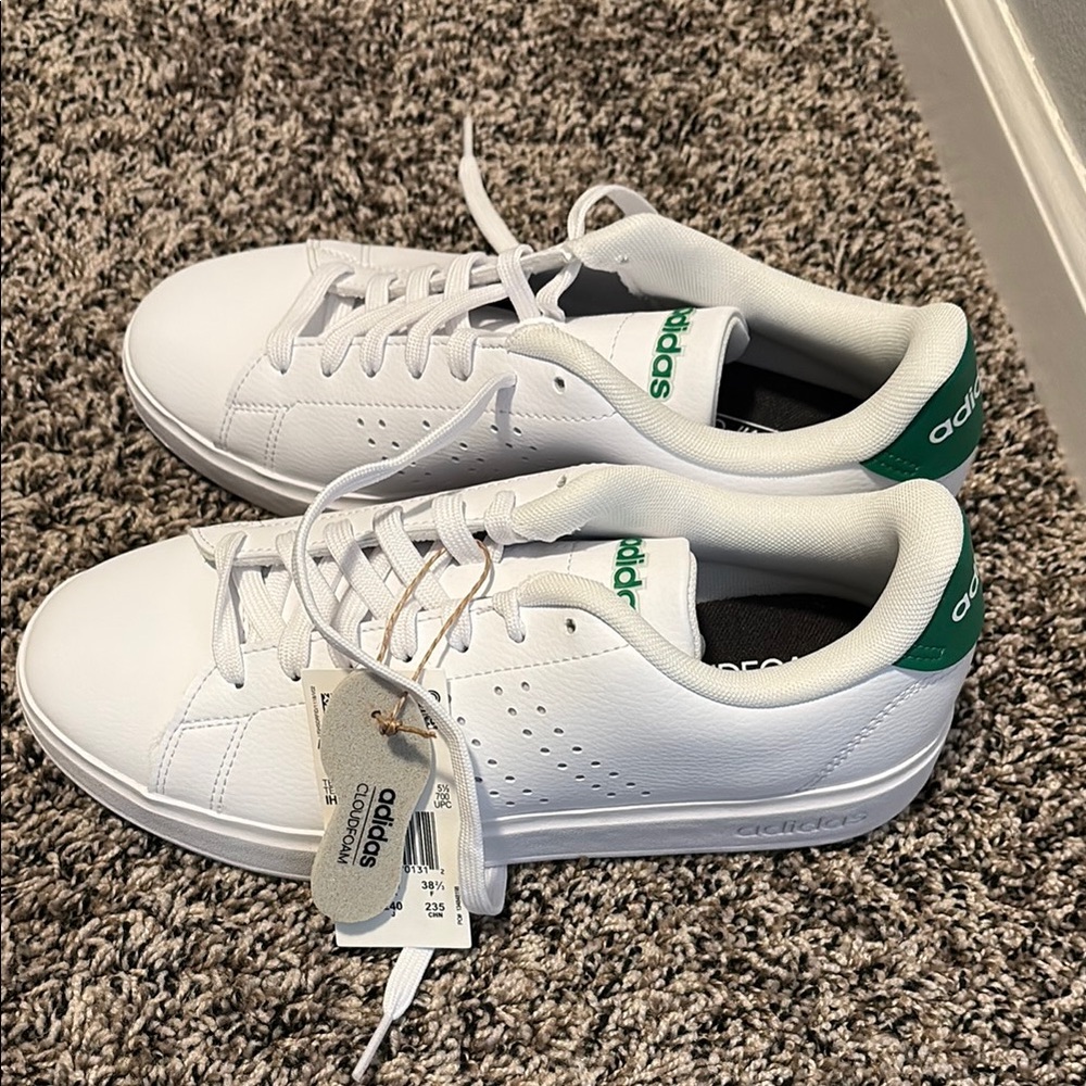 Adidas advantage sneakers